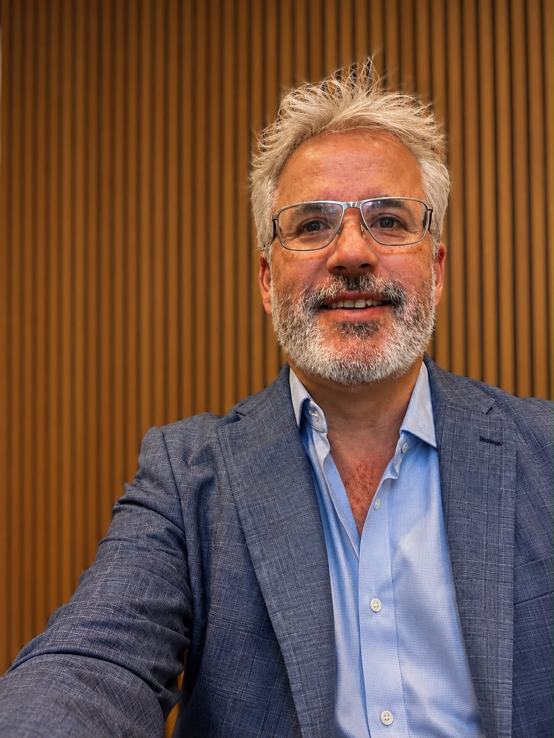 Retrato de Diego Larrondo González, co-host de Contando Querétaro